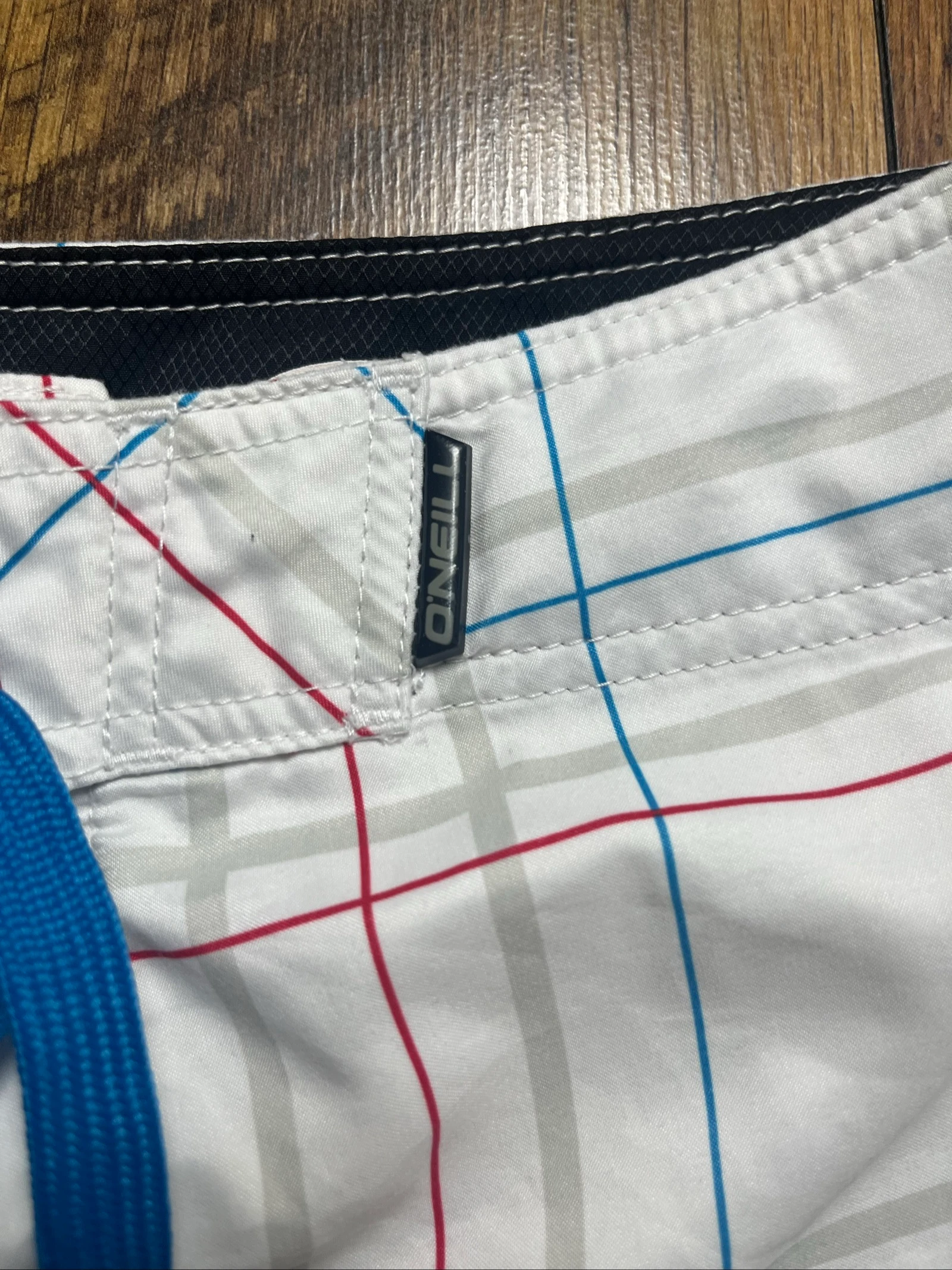 Boardshort stripes red/black large round logo Urban surf style - O’neill - Size S - very good condition – photo 4